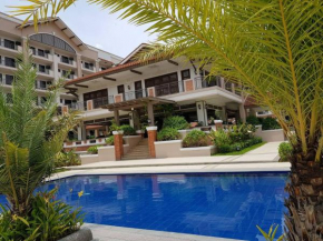 Dang's 2BR Flat with Balcony and Pool View
